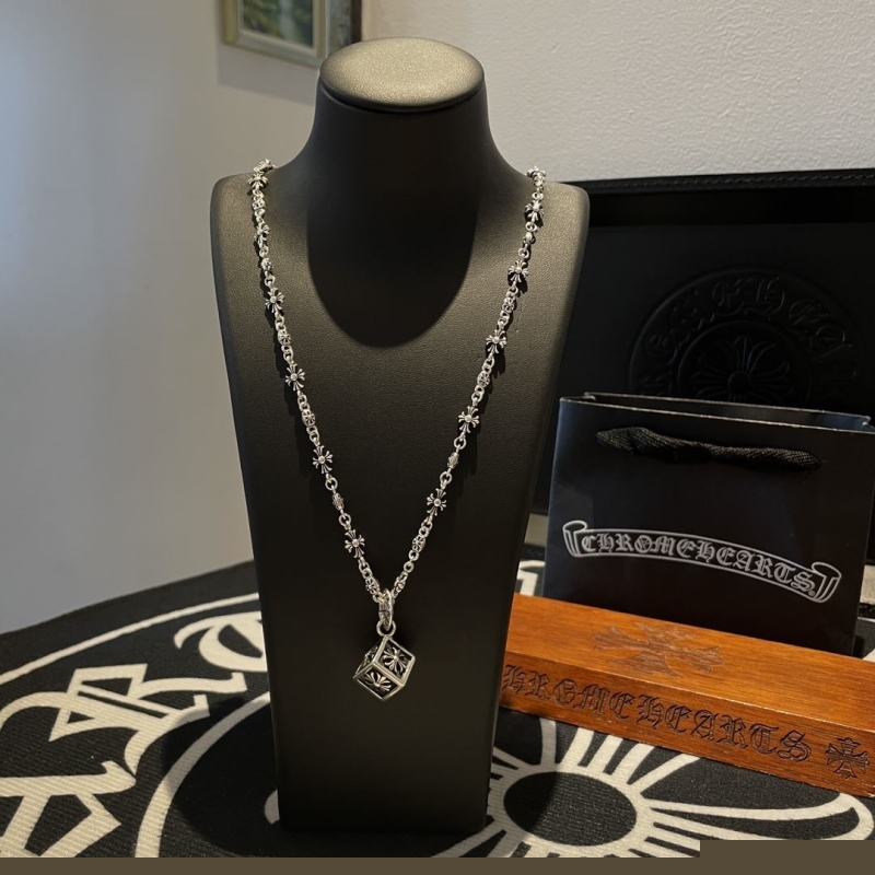 Ch**me He**ts necklaces